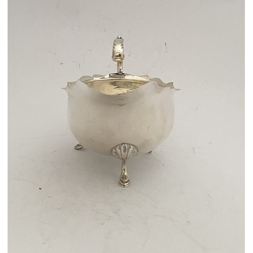 89 - AN ELEGANT EDWARD VII SILVER SAUCE BOAT, by William Aitken, Vyse Street, Birmingham c.1906. With gad... 