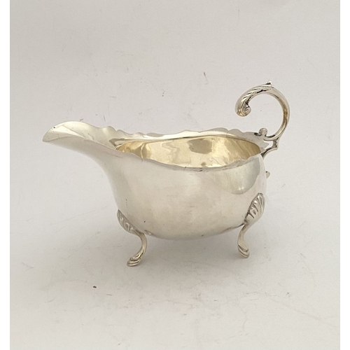 89 - AN ELEGANT EDWARD VII SILVER SAUCE BOAT, by William Aitken, Vyse Street, Birmingham c.1906. With gad... 