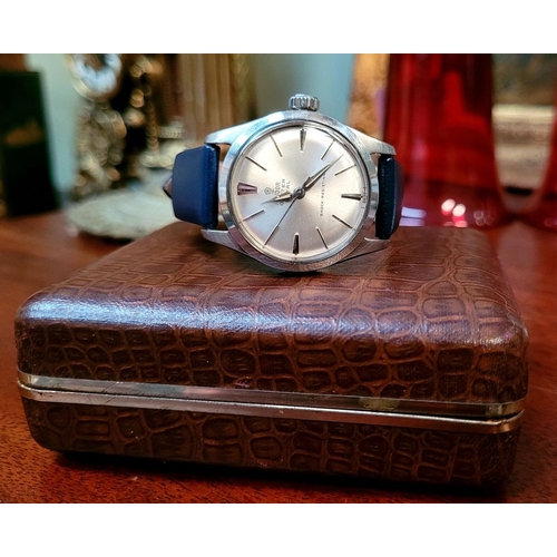 93 - A VINTAGE TUDOR ROYAL WRISTWATCH, WITH ORIGINAL OYSTER CASE BY ROLEX, GENEVA, in working order, with... 