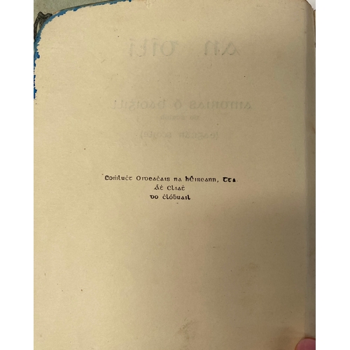 171 - TWO VINTAGE IRISH BOOKS (i) An Dili, by Aindrias O Baoighill, school edition. Soft cover, written no... 