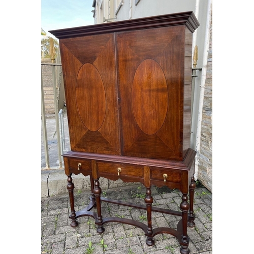 104 - AN EXCELLENT MAHOGANY WILLIAM & MARY CABINET ON STAND, with moulded cornice above two crossbanded do... 