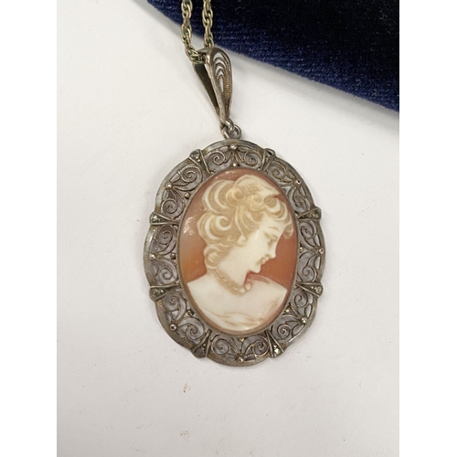 134 - A LOVELY SILVER FILIGREE CAMEO PENDANT ON GOLD NECKLACE, the finely carved oval cameo is bezel set w... 