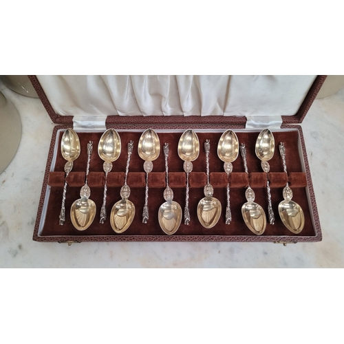 14 - A VERY FINE CASED SET OF TWELVE IRISH SILVER APOSTLE SPOONS, each impressed with Dublin hallmarks, d... 