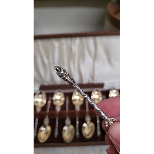 14 - A VERY FINE CASED SET OF TWELVE IRISH SILVER APOSTLE SPOONS, each impressed with Dublin hallmarks, d... 