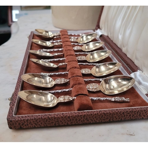 14 - A VERY FINE CASED SET OF TWELVE IRISH SILVER APOSTLE SPOONS, each impressed with Dublin hallmarks, d... 