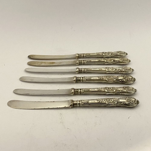 140 - A SET OF SIX EDWARD VII SILVER KNIVES, by Harrison Fisher (subsequently Harrison Fisher & Co), Trafa... 