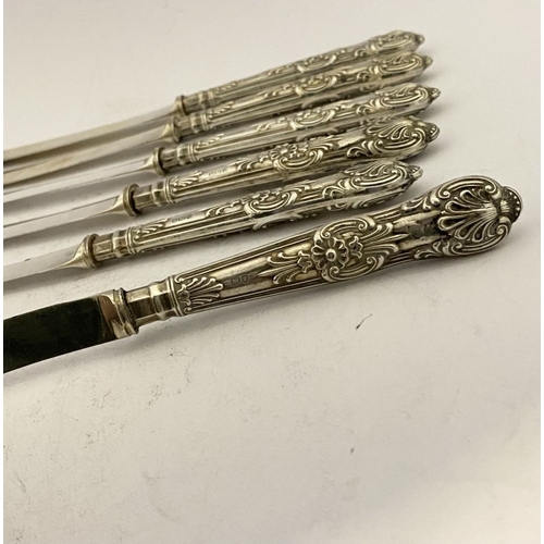 140 - A SET OF SIX EDWARD VII SILVER KNIVES, by Harrison Fisher (subsequently Harrison Fisher & Co), Trafa... 