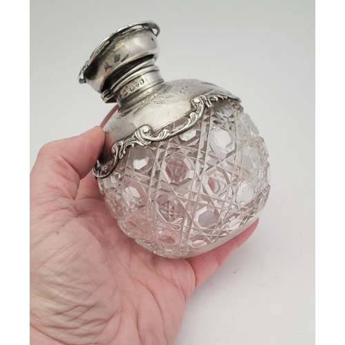 35 - A LOVELY EARLY 20TH CENTURY SILVER TOPPED CUT GLASS SCENT BOTTLE, the lid, and shoulders capped with... 