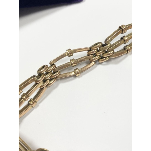 36 - A BEAUTIFUL 9CT YELLOW GOLD THREE BAR GATE BRACELET, with textured design to central bar and attachi... 