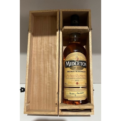 55 - A VERY RARE CASED BOTTLE OF BARRY CROCKETT MIDLETON WHISKEY, 2012, complete with certificate of auth... 