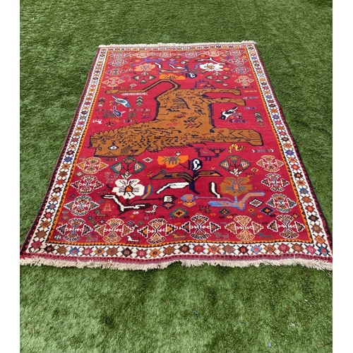 58 - AN EXCELLENT MID CENTURY HANDMADE IRANIAN GABBEH RUG, vibrant hand knotted rug featuring pictural de... 