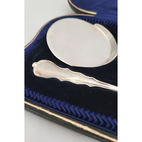 59 - AN UNUSUAL CASED EGG & BACON SERVER SET, in an original fitted case with blue silver & velvet lining... 