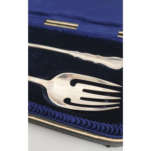 59 - AN UNUSUAL CASED EGG & BACON SERVER SET, in an original fitted case with blue silver & velvet lining... 