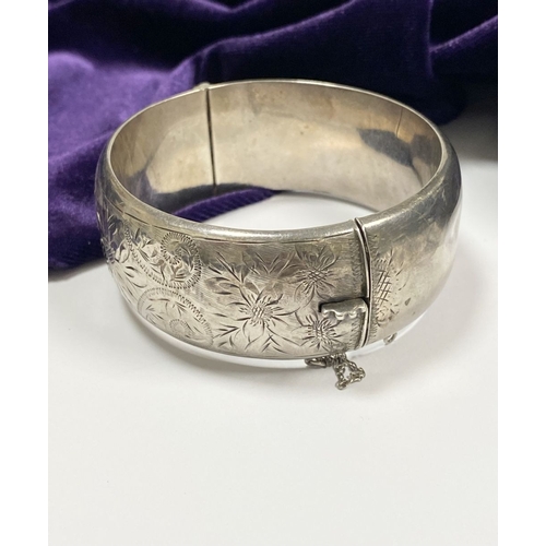 67 - AN ENGRAVED SILVER BANGLE BRACELET, Hallmarked Joseph Smith & Sons (Birmingham) Ltd, Vittoria Street... 