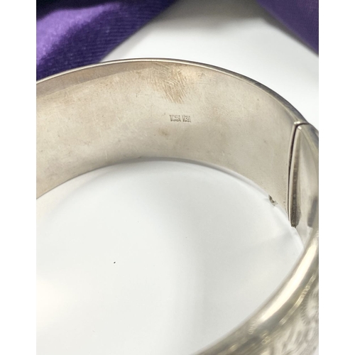 67 - AN ENGRAVED SILVER BANGLE BRACELET, Hallmarked Joseph Smith & Sons (Birmingham) Ltd, Vittoria Street... 