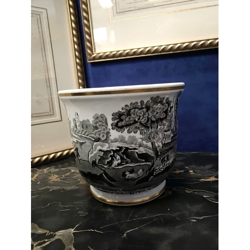 86 - A COPELAND SPODE JARDINIERE, decorated with black transfer Italian Gardens pattern. Dimensions: 16cm... 