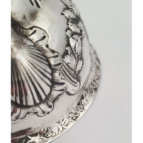 9 - AN VERY FINE IRISH GEORGE III SILVER SUGAR BASIN, decorated to the exterior with raised repoussé wor... 