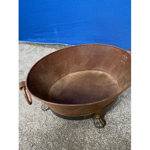 100 - AN ANTIQUE OVAL SHAPED FIRE SIDE BATH TUB / JARDINIÈRE POT, the oval shaped vessel has a pair of swi... 