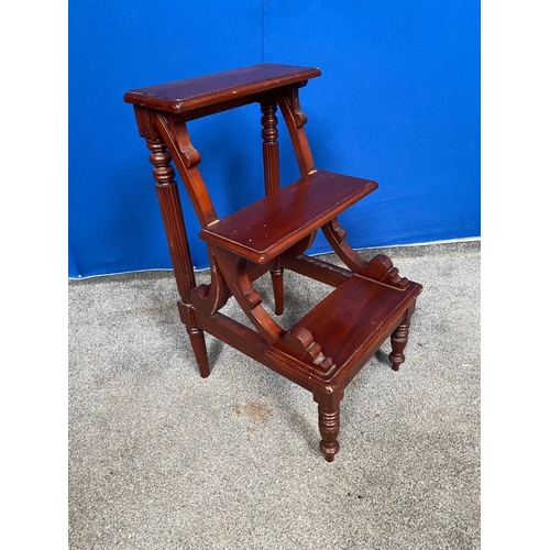 128 - AN UNUSUAL MAHOGANY THREE STEP LIBRARY LADDER, raised on turned & reed decorated legs to the back, w... 