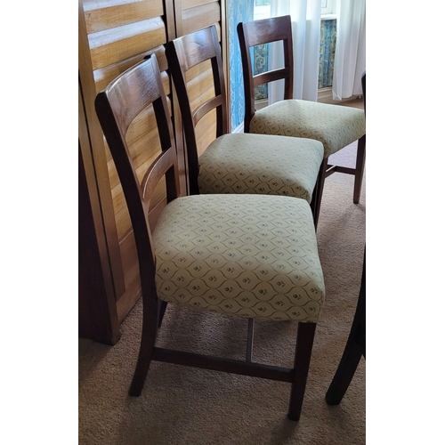 102 - A FINE SET OF SIX EDWARDIAN MAHOGANY & SATINWOOD INLAID DINING ROOM CHAIRS, each with an inlaid cres... 