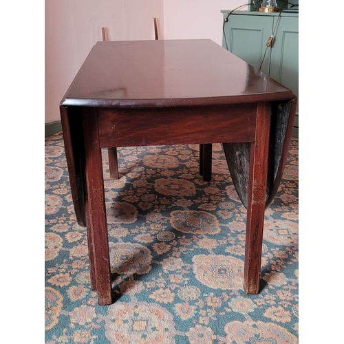 114 - A VERY GOOD QUALITY IRISH 19TH CENTURY DROP LEAF DINING TABLE, the table with a pair of very deep ‘D... 