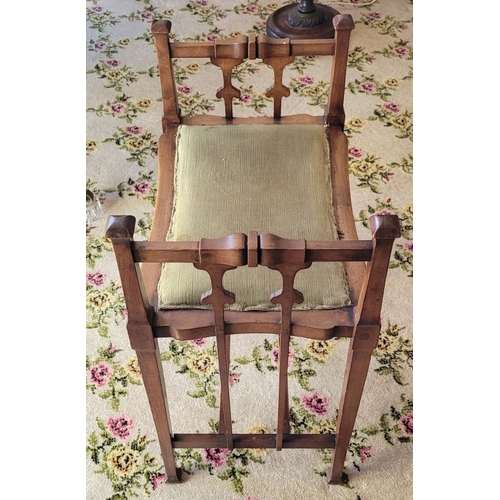 120 - AN EARLY 20TH CENTURY ART NOUVEAU DESIGN PIANO STOOL, with raised shaped elbow rests in an art nouve... 