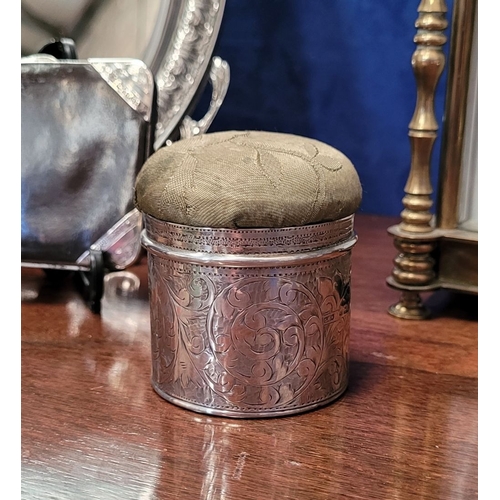 14 - A LOVELY EARLY 20TH CENTURY – EDWARDIAN ERA – SILVER GLASS LINED CANISTER, the hinged lid with padde... 