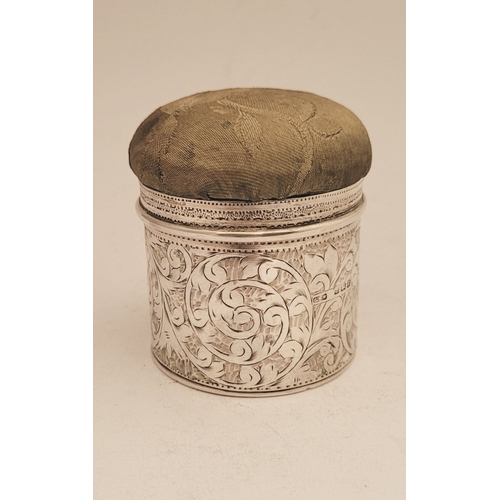 14 - A LOVELY EARLY 20TH CENTURY – EDWARDIAN ERA – SILVER GLASS LINED CANISTER, the hinged lid with padde... 