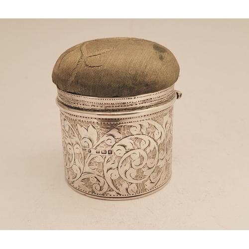 14 - A LOVELY EARLY 20TH CENTURY – EDWARDIAN ERA – SILVER GLASS LINED CANISTER, the hinged lid with padde... 