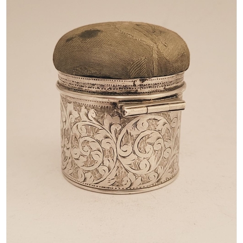 14 - A LOVELY EARLY 20TH CENTURY – EDWARDIAN ERA – SILVER GLASS LINED CANISTER, the hinged lid with padde... 