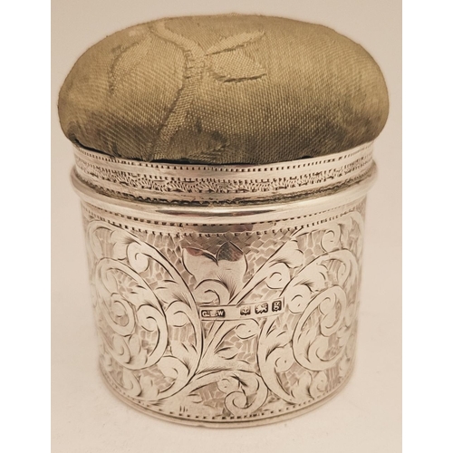 14 - A LOVELY EARLY 20TH CENTURY – EDWARDIAN ERA – SILVER GLASS LINED CANISTER, the hinged lid with padde... 