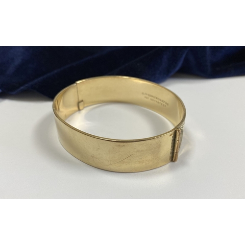 148 - A BEAUTIFUL VINTAGE 9CT ROLLED GOLD BANGLE BRACELET, the front with   delicate etched leaf pattern, ... 