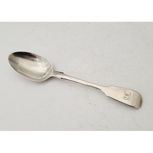 152 - A MIXED LOT OF SILVER ITEMS: includes, (i) A late 19th silver rat’s tail spoon, maker’s mark for Gol... 