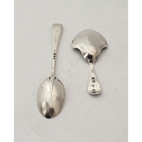 152 - A MIXED LOT OF SILVER ITEMS: includes, (i) A late 19th silver rat’s tail spoon, maker’s mark for Gol... 