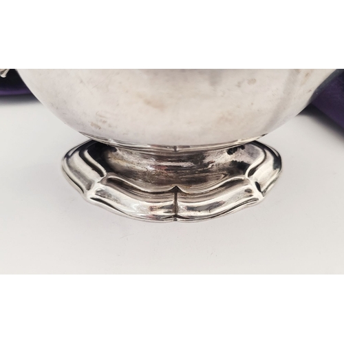 16 - AN EARLY GEORGE III IRISH SILVER SAUCE BOAT, by Richard Williams, c.1760.  Nice simple form with ree... 