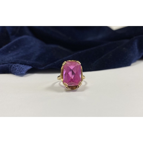 176 - A BEAUTIFUL IRISH 9CT YELLOW GOLD PINK GEMSTONE SOLITAIRE RING, with large vibrant emerald cut pink ... 