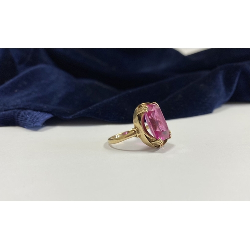 176 - A BEAUTIFUL IRISH 9CT YELLOW GOLD PINK GEMSTONE SOLITAIRE RING, with large vibrant emerald cut pink ... 