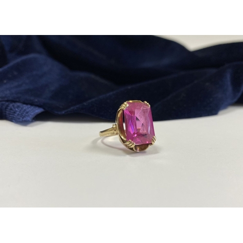 176 - A BEAUTIFUL IRISH 9CT YELLOW GOLD PINK GEMSTONE SOLITAIRE RING, with large vibrant emerald cut pink ... 