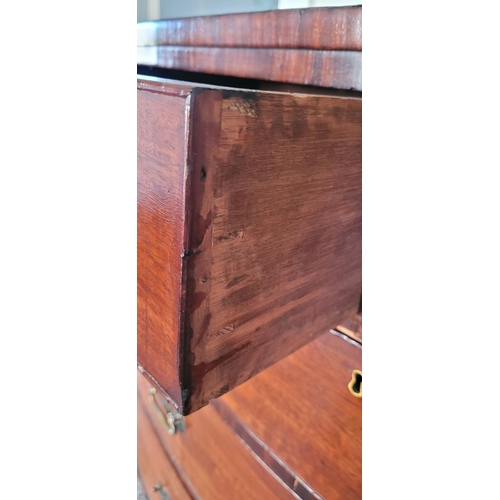 20 - A GOOD QUALITY 19TH CENTURY BOW FRONTED FIVE DRAWER CHEST, with crossbanded detail to the top, each ... 