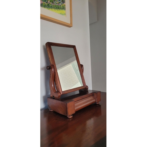 21 - A LATE 19TH / EARLY 20TH CENTURY MAHOGANY TABLE-TOP SWING DRESSING MIRROR, the mirror held up betwee... 