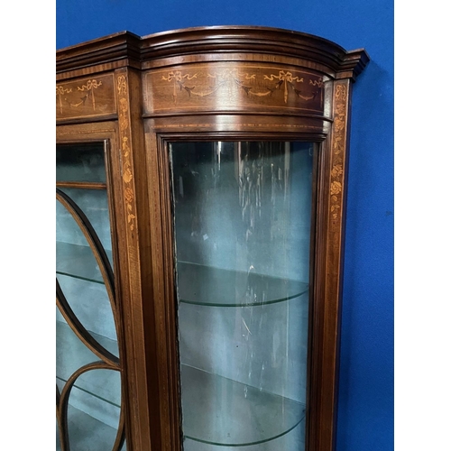 212 - AN EXCELLENT QUALITY MAHOGANY INLAID BOW FRONTED DISPLAY CABINET, to the top a panel of marquetry in... 