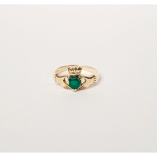 215 - A 10CT YELLOW GOLD GEMSET CLADDAGH RING, the green gemstone set to the centre in a heart shape. Ring... 