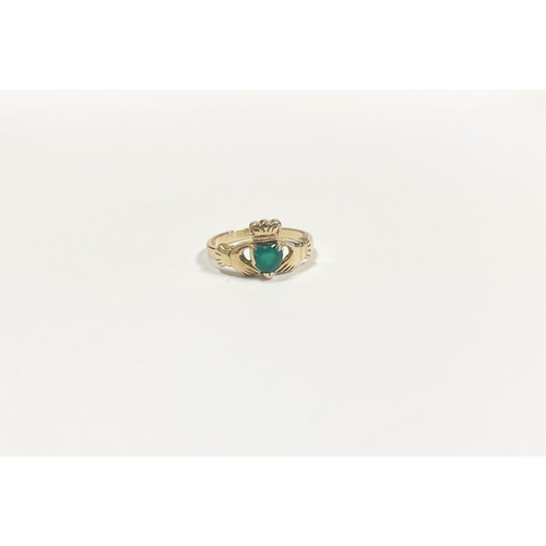 215 - A 10CT YELLOW GOLD GEMSET CLADDAGH RING, the green gemstone set to the centre in a heart shape. Ring... 