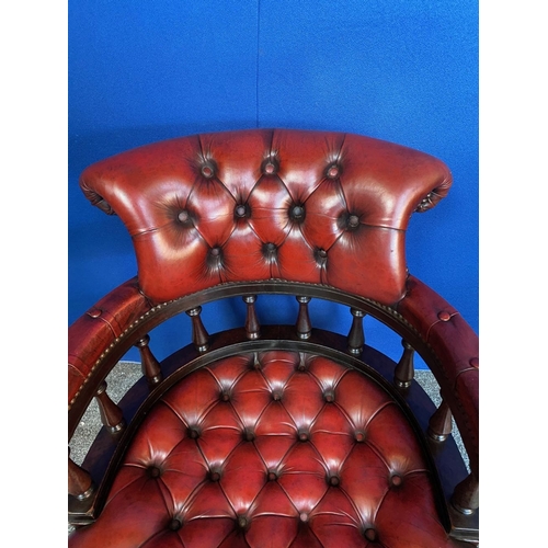 231 - A VERY FINE CAPTAINS DESK CHAIR WITH OXBLOOD LEATHER UPHOLSTERY, to the top a raised buttoned back r... 