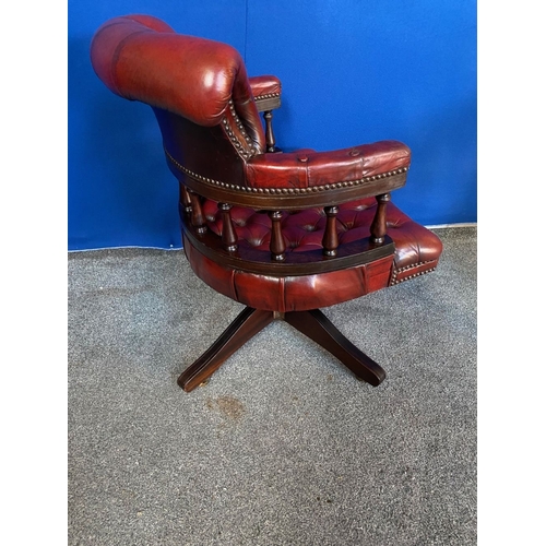 231 - A VERY FINE CAPTAINS DESK CHAIR WITH OXBLOOD LEATHER UPHOLSTERY, to the top a raised buttoned back r... 