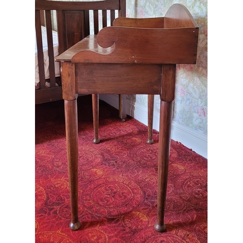 25 - AN EXCELLENT  IRISH 19TH CENTURY MAHOGANY SIDE TABLE / DESK / DRESSING TABLE, the two-drawer table h... 