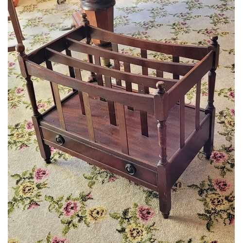 263 - A 20TH CENTURY GEORGIAN STYLE MAHOGANY CANTERBURY / MAGAZINE STAND, with raised turned uprights to e... 