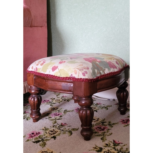 266 - A NEATLY SIZED EARLY 20TH CENTURY MAHOGANY FOOT STOOL, with stuffed over top nicely upholstered, rai... 