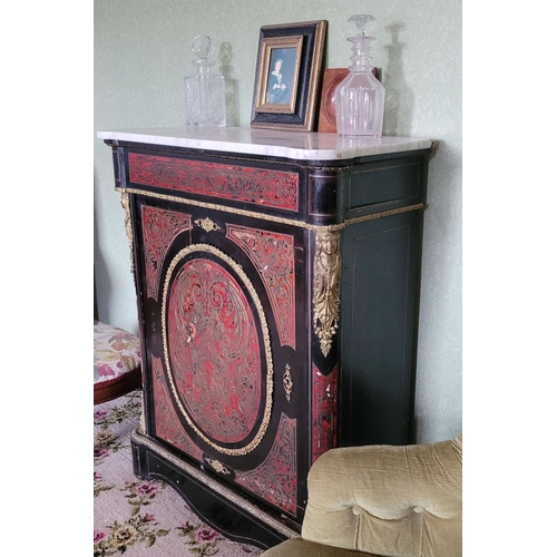 267 - A NEATLY SIZED NAPOLEON III STYLE BOULLE MARQUETRY INLAID CABINET, with a white marble top. The cabi... 