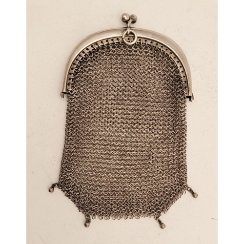 291 - TWO EARLY 20TH CENTURY DELICATELY MADE SILVER MESH PURSES, (i) A small silver mesh sovereign purse, ... 